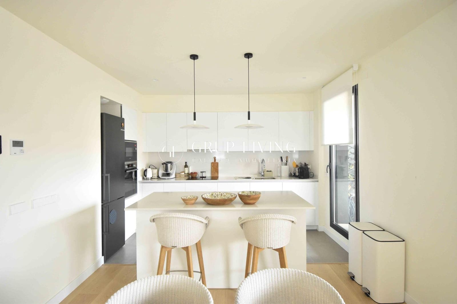 Piso de 3 habitaciones en Sitges en alquiler con piscina garaje - 2.545 € (Ref: 10003785)