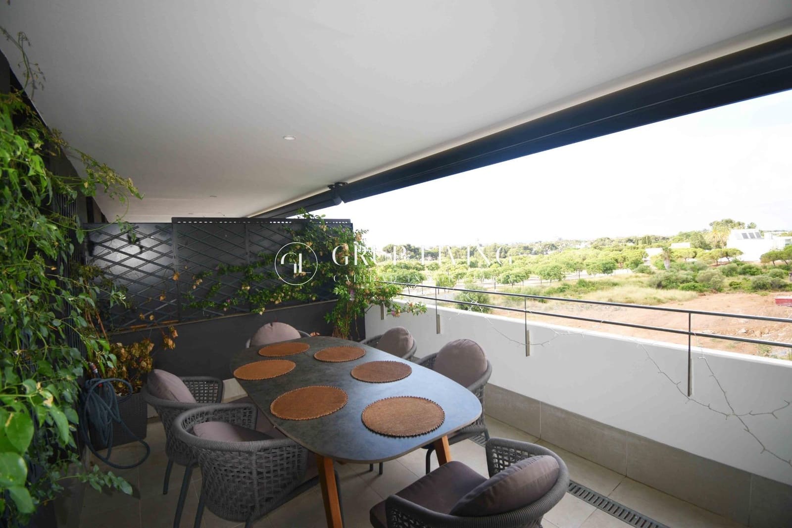 Piso de 3 habitaciones en Sitges en alquiler con piscina garaje - 2.545 € (Ref: 10003785)