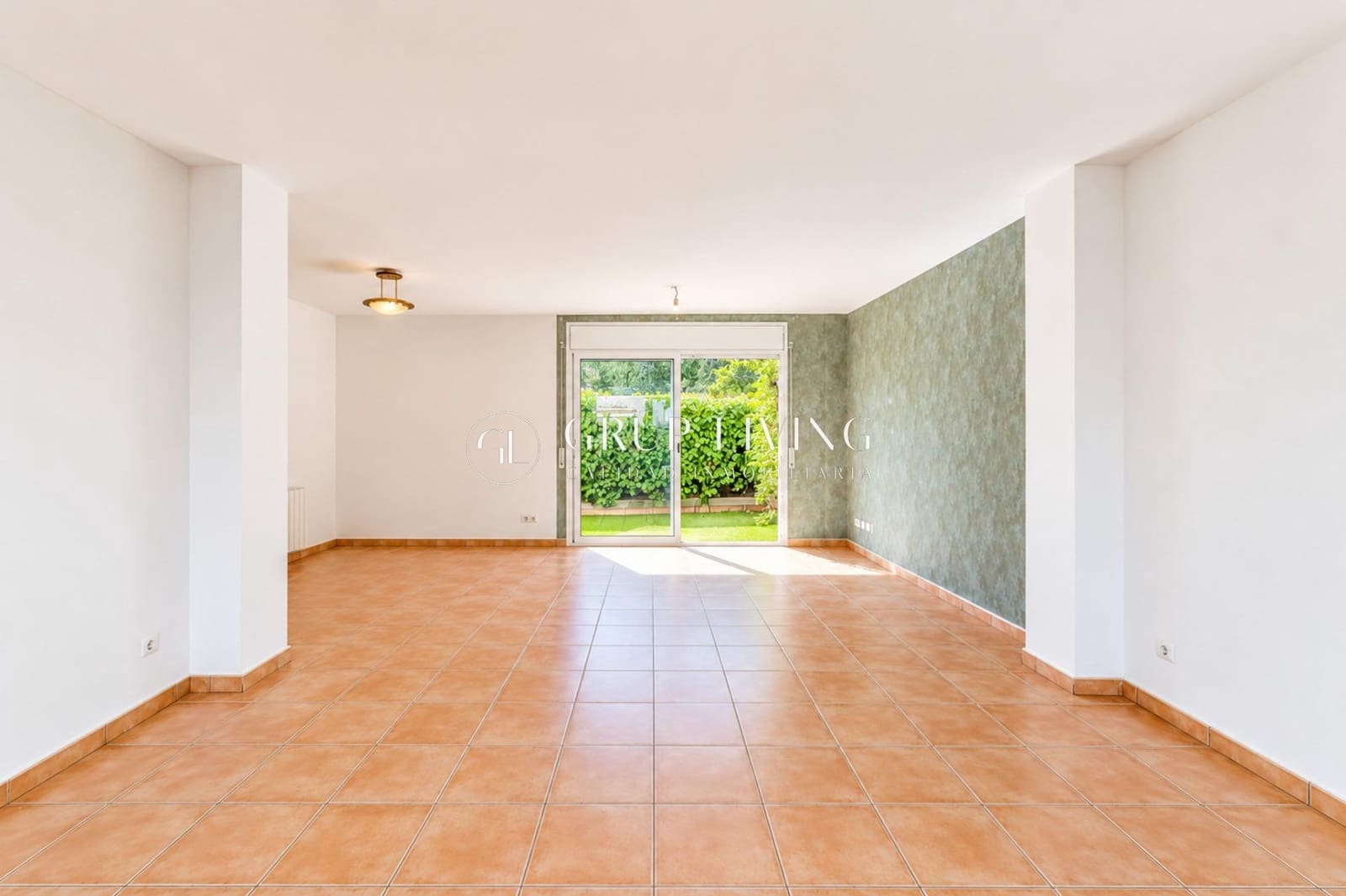 4 bedroom Semi-detached Villa for sale in Sant Pere de Ribes with garage - € 600,000 (Ref: 10120016)