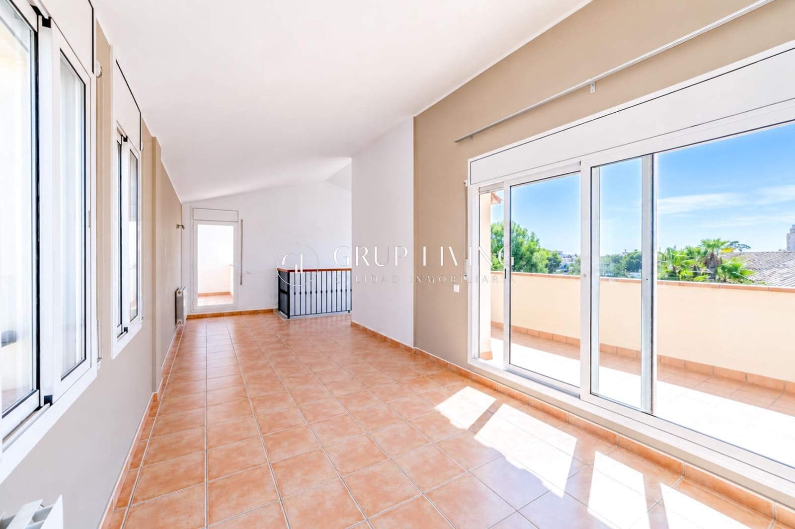 4 bedroom Semi-detached Villa for sale in Sant Pere de Ribes with garage - € 600,000 (Ref: 10120016)