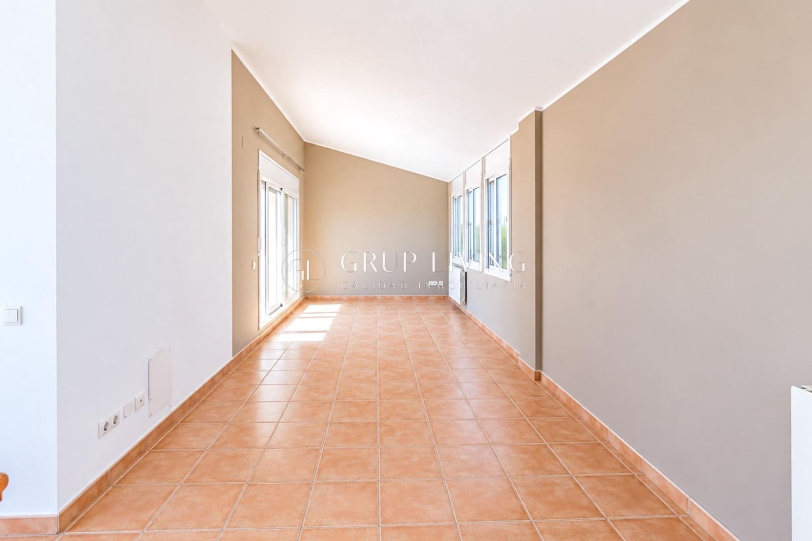 4 bedroom Semi-detached Villa for sale in Sant Pere de Ribes with garage - € 600,000 (Ref: 10120016)
