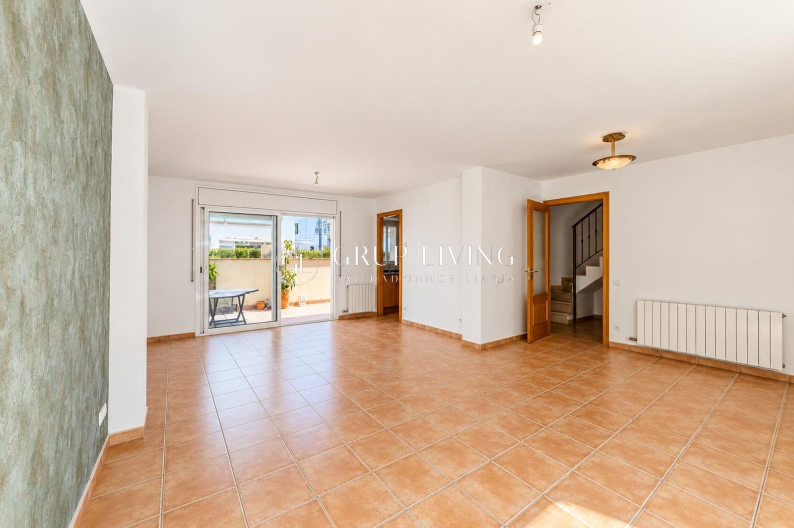 4 bedroom Semi-detached Villa for sale in Sant Pere de Ribes with garage - € 600,000 (Ref: 10120016)