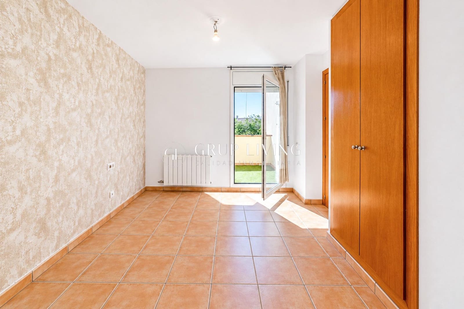 4 bedroom Semi-detached Villa for sale in Sant Pere de Ribes with garage - € 600,000 (Ref: 10120016)