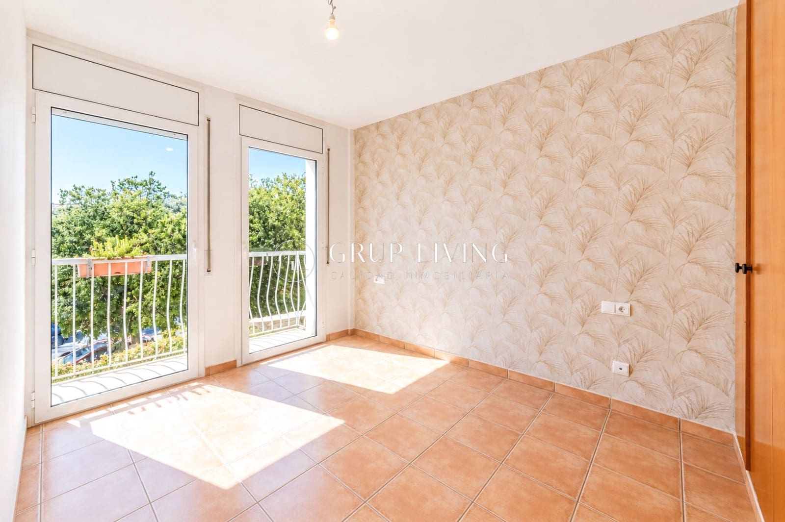 4 bedroom Semi-detached Villa for sale in Sant Pere de Ribes with garage - € 600,000 (Ref: 10120016)