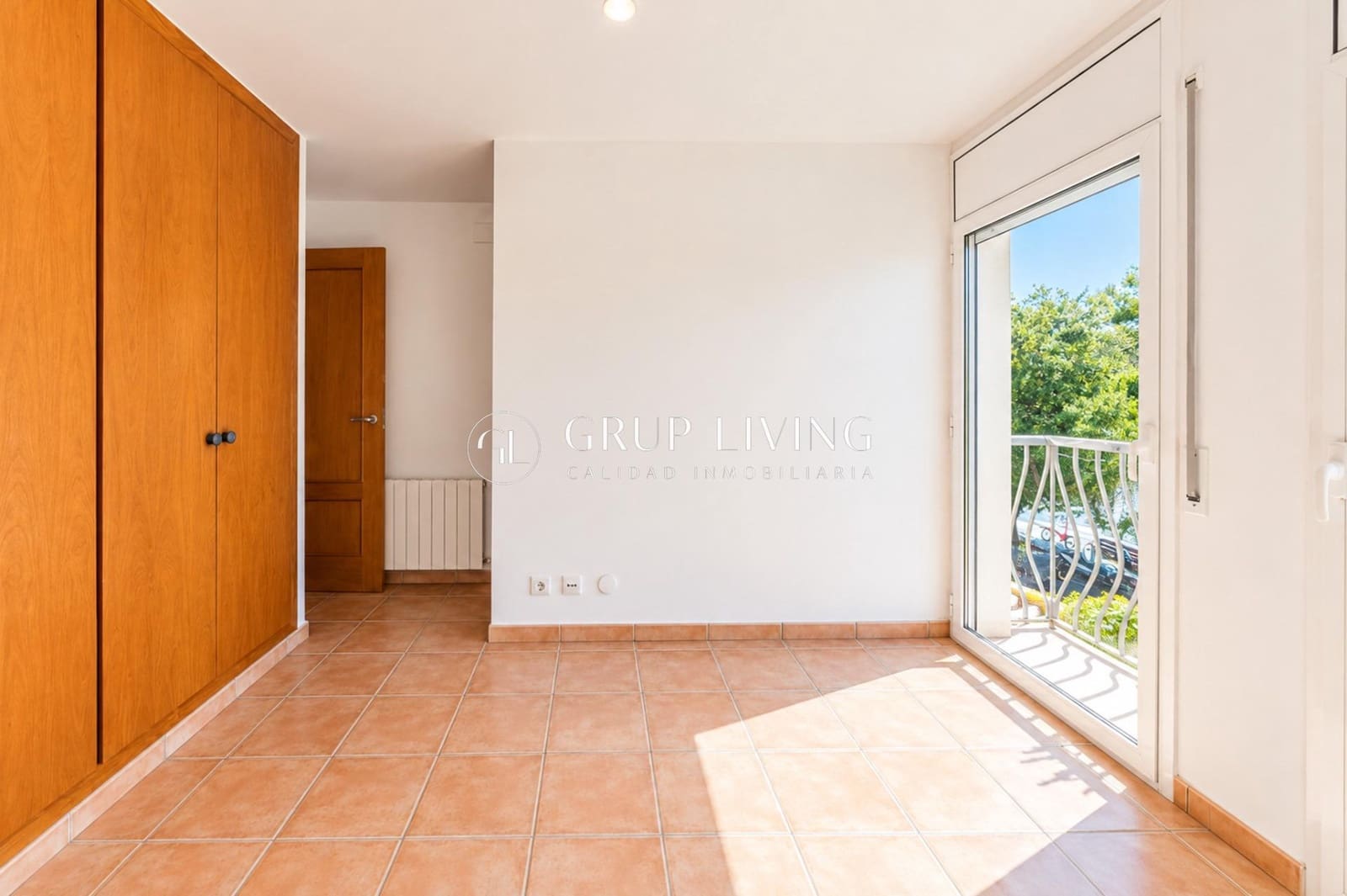 4 bedroom Semi-detached Villa for sale in Sant Pere de Ribes with garage - € 600,000 (Ref: 10120016)