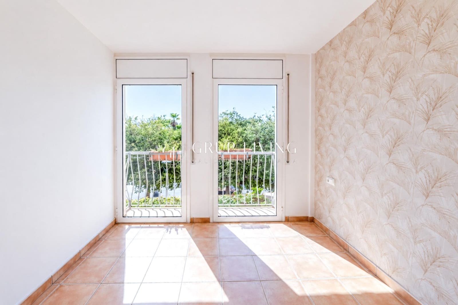 4 bedroom Semi-detached Villa for sale in Sant Pere de Ribes with garage - € 600,000 (Ref: 10120016)