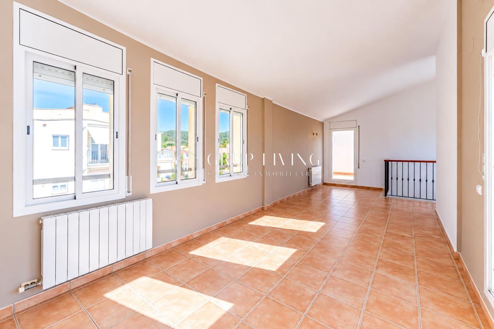 4 bedroom Semi-detached Villa for sale in Sant Pere de Ribes with garage - € 600,000 (Ref: 10120016)
