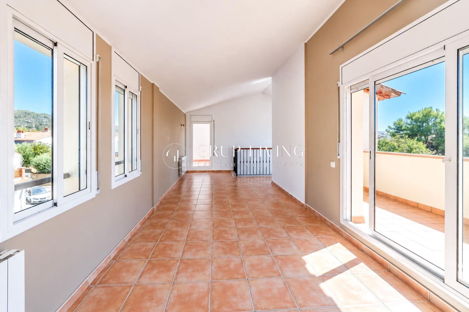 4 bedroom Semi-detached Villa for sale in Sant Pere de Ribes with garage - € 600,000 (Ref: 10120016)