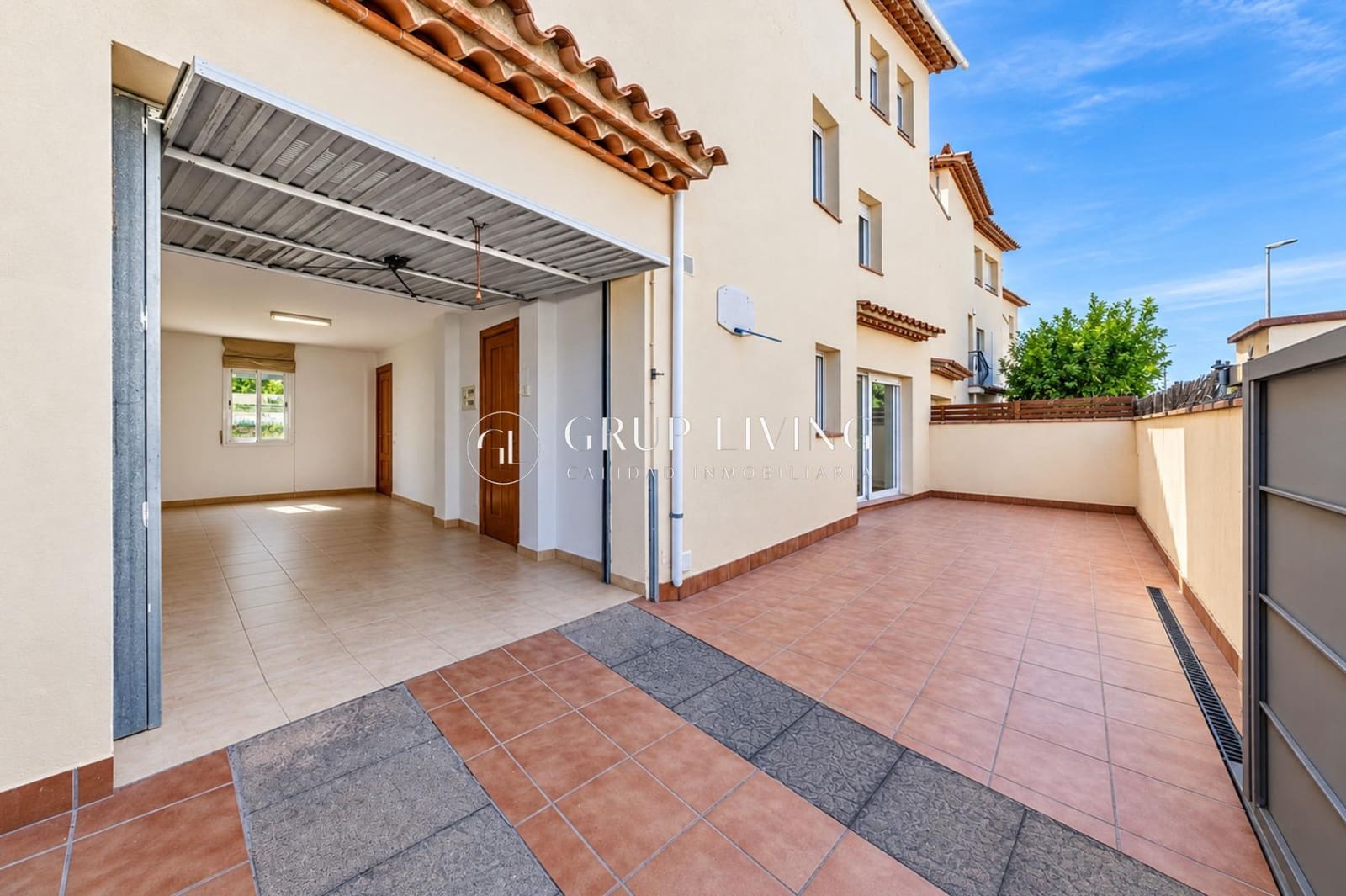 4 bedroom Semi-detached Villa for sale in Sant Pere de Ribes with garage - € 600,000 (Ref: 10120016)