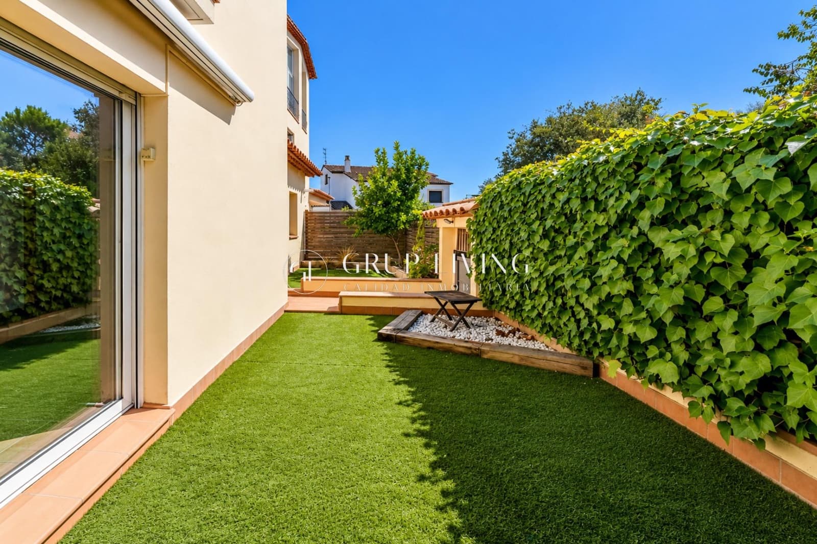 4 bedroom Semi-detached Villa for sale in Sant Pere de Ribes with garage - € 600,000 (Ref: 10120016)