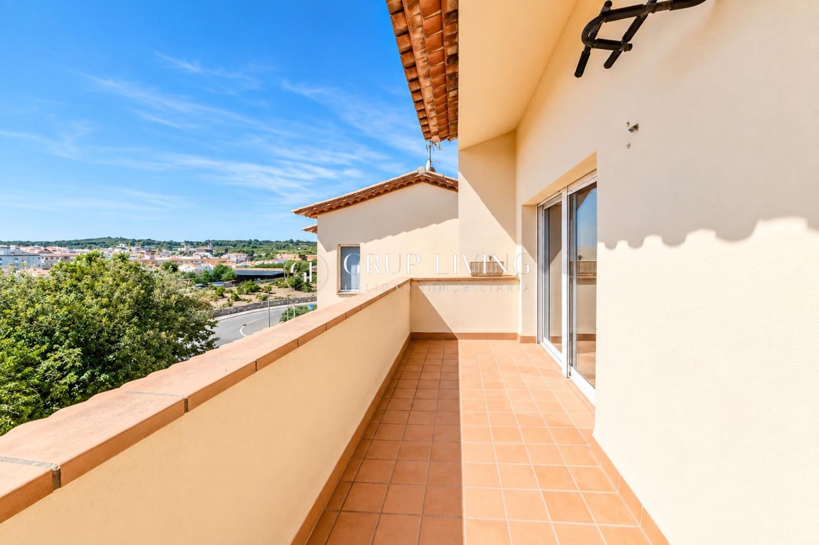 4 bedroom Semi-detached Villa for sale in Sant Pere de Ribes with garage - € 600,000 (Ref: 10120016)