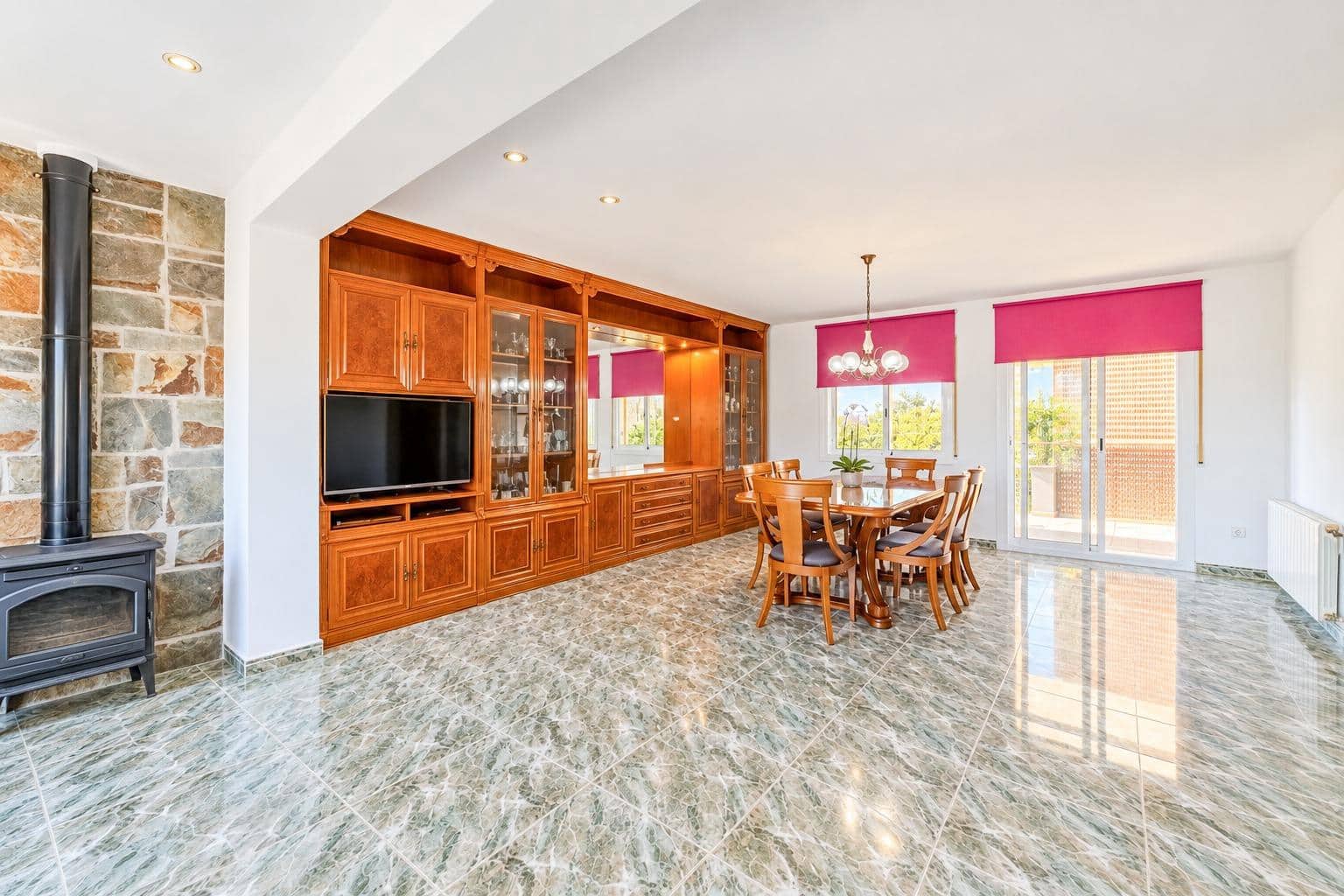 5 quarto Moradia para venda em Canyelles com piscina garagem - 440 000 € (Ref: 10129689)