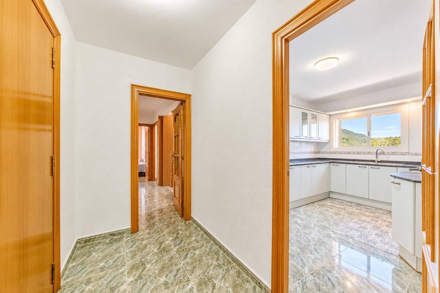 5 quarto Moradia para venda em Canyelles com piscina garagem - 440 000 € (Ref: 10129689)