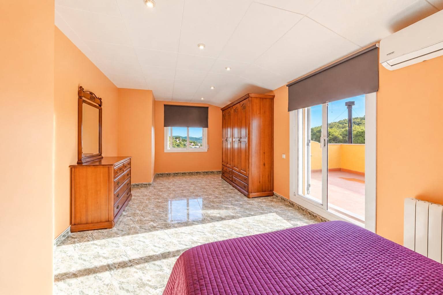 5 quarto Moradia para venda em Canyelles com piscina garagem - 440 000 € (Ref: 10129689)