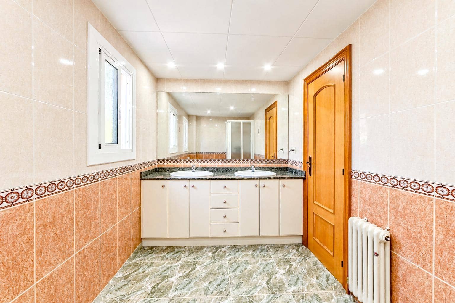 5 quarto Moradia para venda em Canyelles com piscina garagem - 440 000 € (Ref: 10129689)