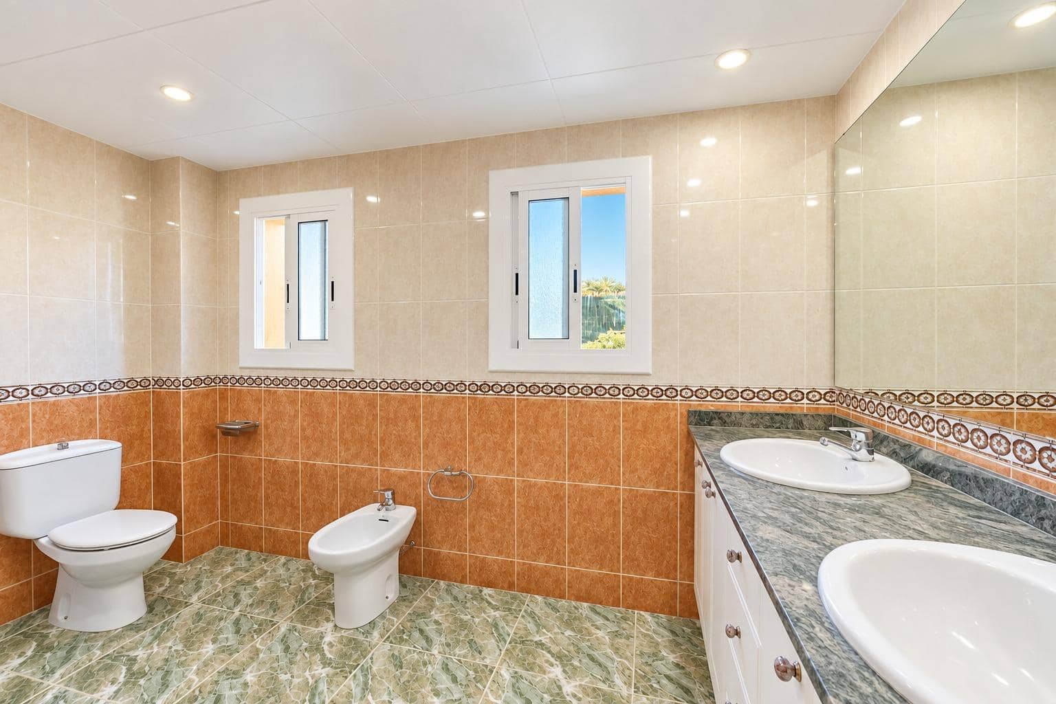 5 quarto Moradia para venda em Canyelles com piscina garagem - 440 000 € (Ref: 10129689)
