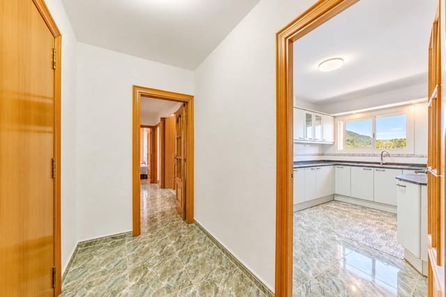 5 quarto Moradia para venda em Canyelles com piscina garagem - 440 000 € (Ref: 10129689)