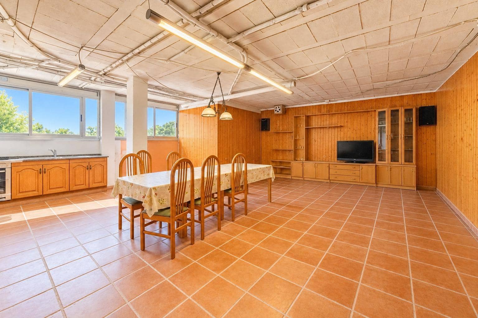 5 quarto Moradia para venda em Canyelles com piscina garagem - 440 000 € (Ref: 10129689)