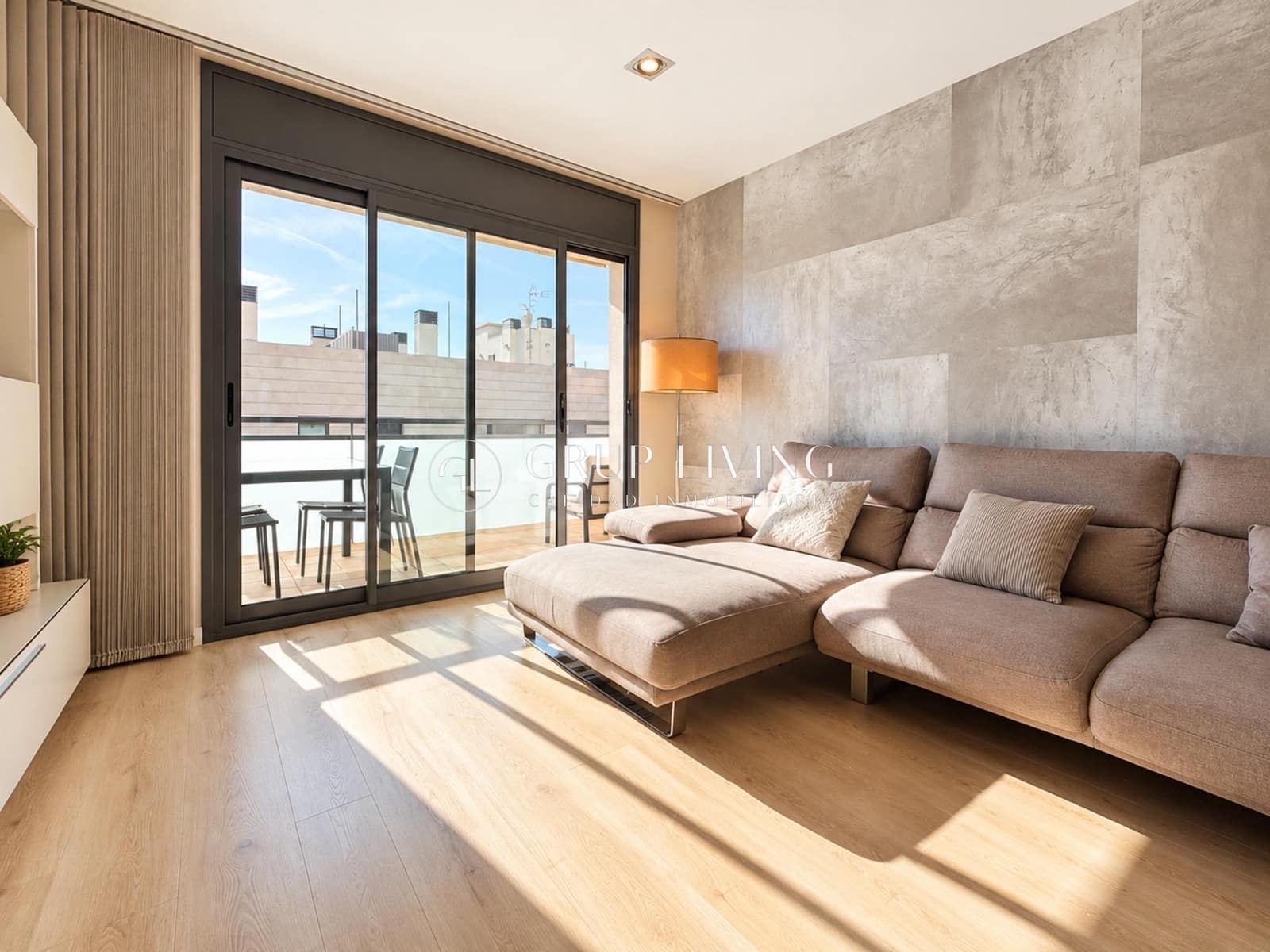 3 bedroom Flat for sale in Sitges with pool garage - € 780,000 (Ref: 10183033)