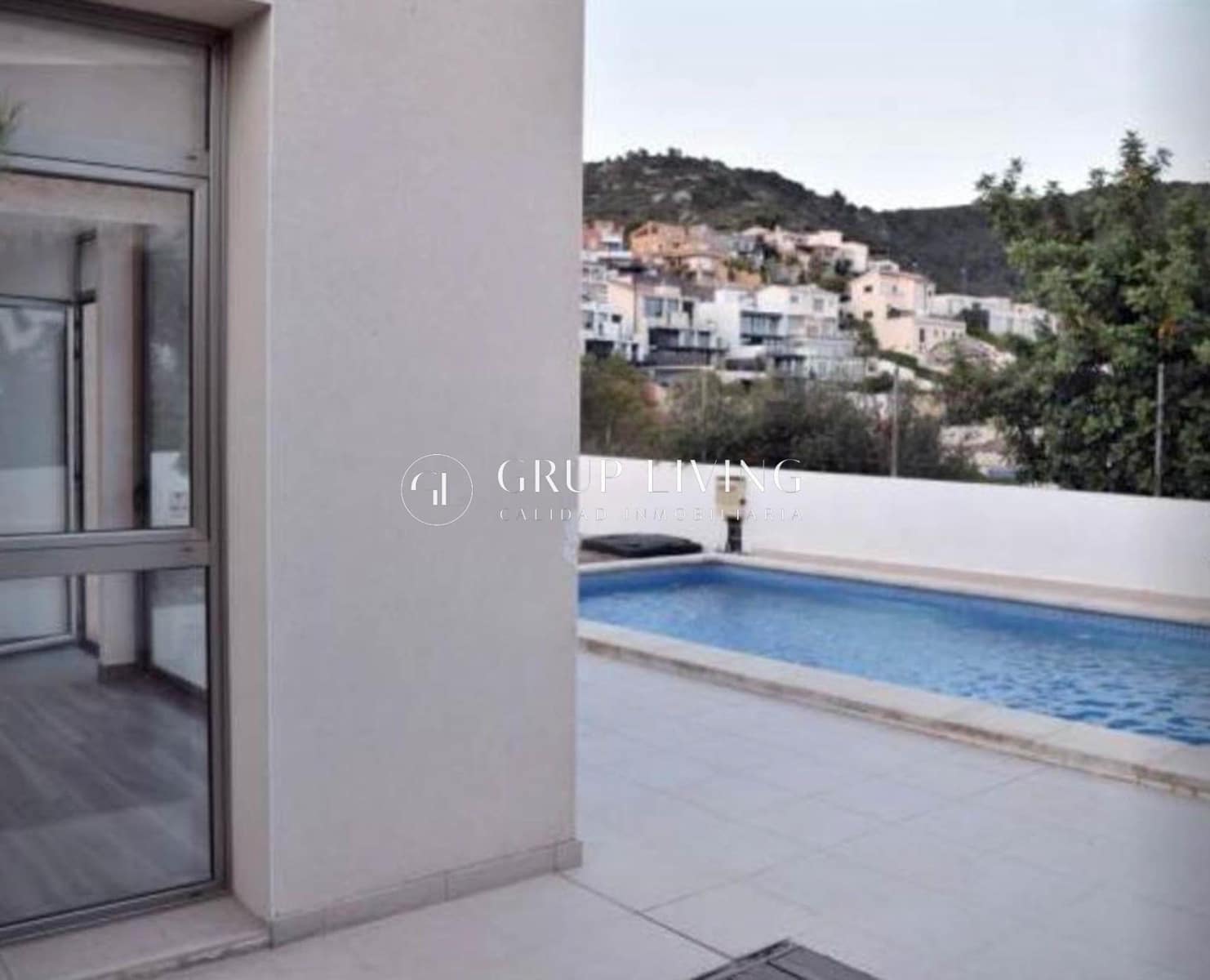 5 bedroom Villa for sale in Sitges with pool - € 899,000 (Ref: 2171489)