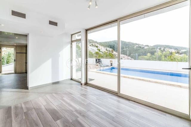 5 soveværelse Villa til salg i Sitges med swimmingpool - € 899.000 (Ref: 2171489)