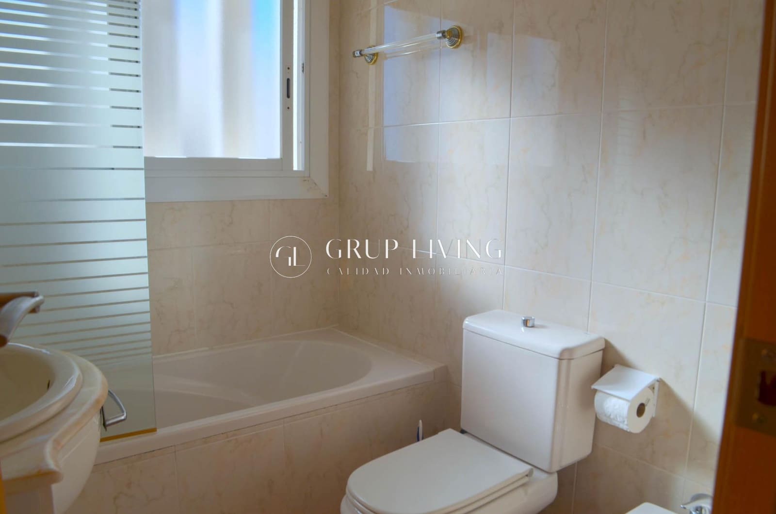 3 bedroom Flat for rent in Sitges with pool - € 1,588 (Ref: 3232459)