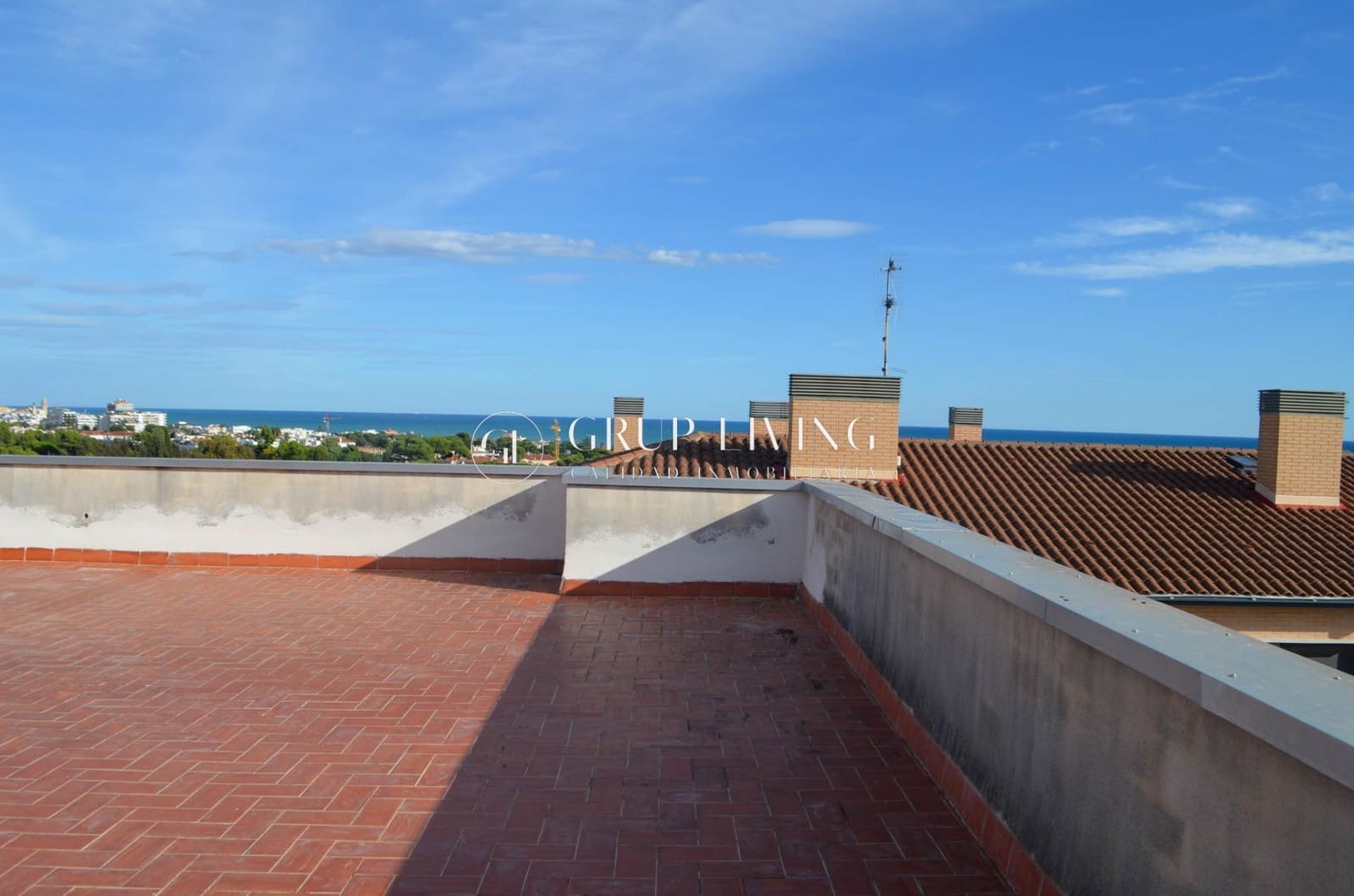 3 bedroom Flat for rent in Sitges with pool garage - € 1,550 (Ref: 6409587)