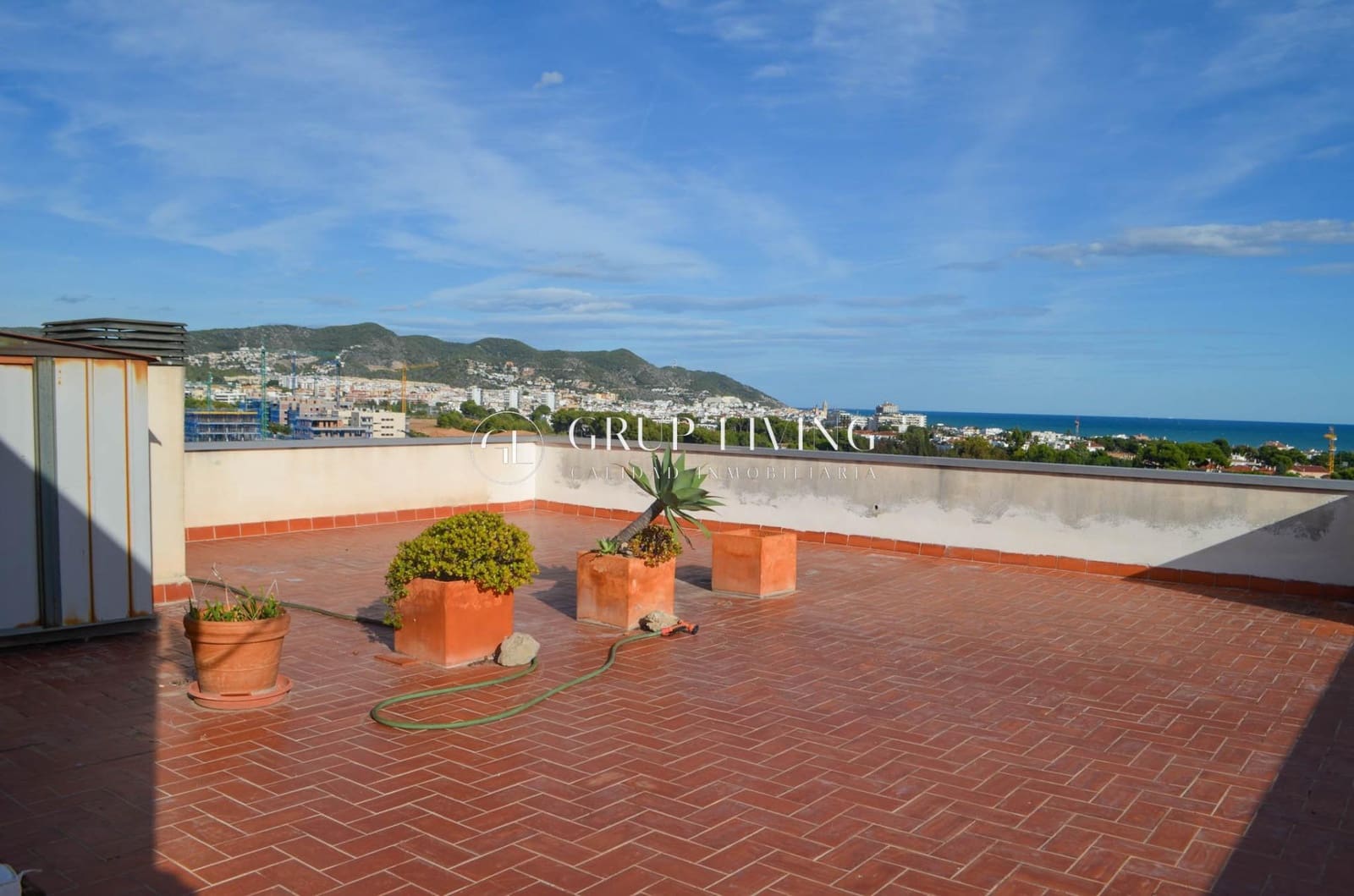 3 bedroom Flat for rent in Sitges with pool garage - € 1,550 (Ref: 6409587)