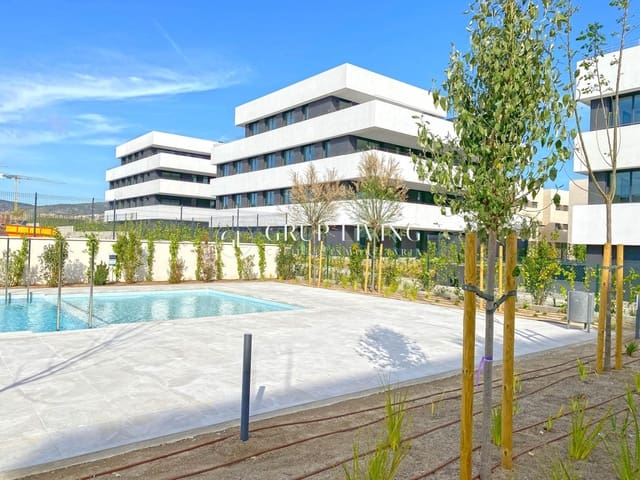 Piso de 3 habitaciones en Sitges en alquiler con piscina garaje - 2.580 € (Ref: 7546713)