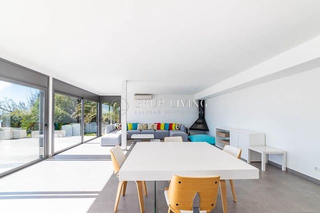 Villa/Maison de 5 chambres à louer à Vilanova i la Geltrú avec garage - 8 000 € (Ref: 8138817)