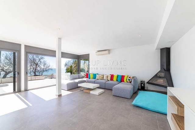 Villa/Maison de 5 chambres à louer à Vilanova i la Geltrú avec garage - 8 000 € (Ref: 8138817)