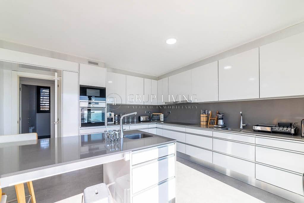 5 soveværelse Villa til leje i Vilanova i la Geltru med garage - € 8.000 (Ref: 8138817)