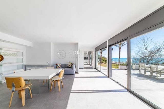 Villa/Maison de 5 chambres à louer à Vilanova i la Geltrú avec garage - 8 000 € (Ref: 8138817)