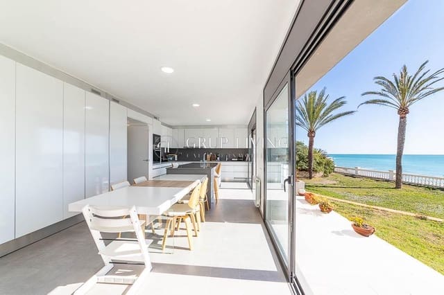 Villa/Maison de 5 chambres à louer à Vilanova i la Geltrú avec garage - 8 000 € (Ref: 8138817)