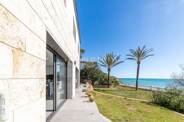 Villa/Maison de 5 chambres à louer à Vilanova i la Geltrú avec garage - 8 000 € (Ref: 8138817)