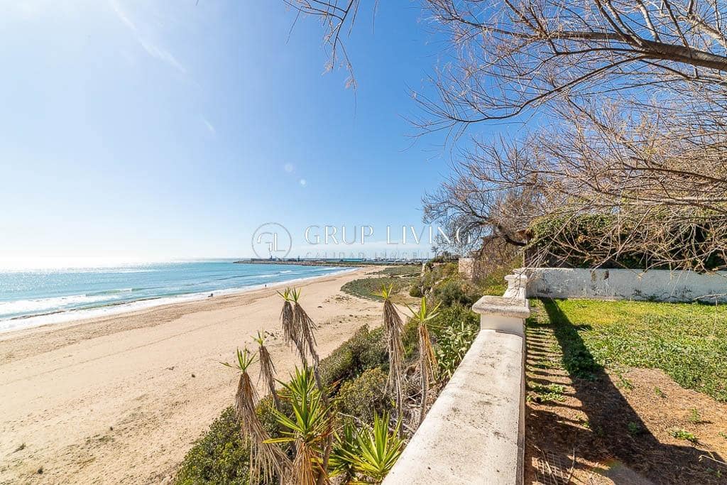 5 soveværelse Villa til leje i Vilanova i la Geltru med garage - € 8.000 (Ref: 8138817)