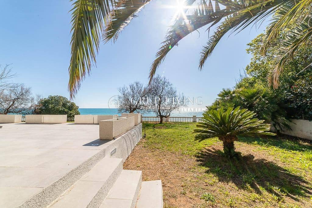 5 soveværelse Villa til leje i Vilanova i la Geltru med garage - € 8.000 (Ref: 8138817)