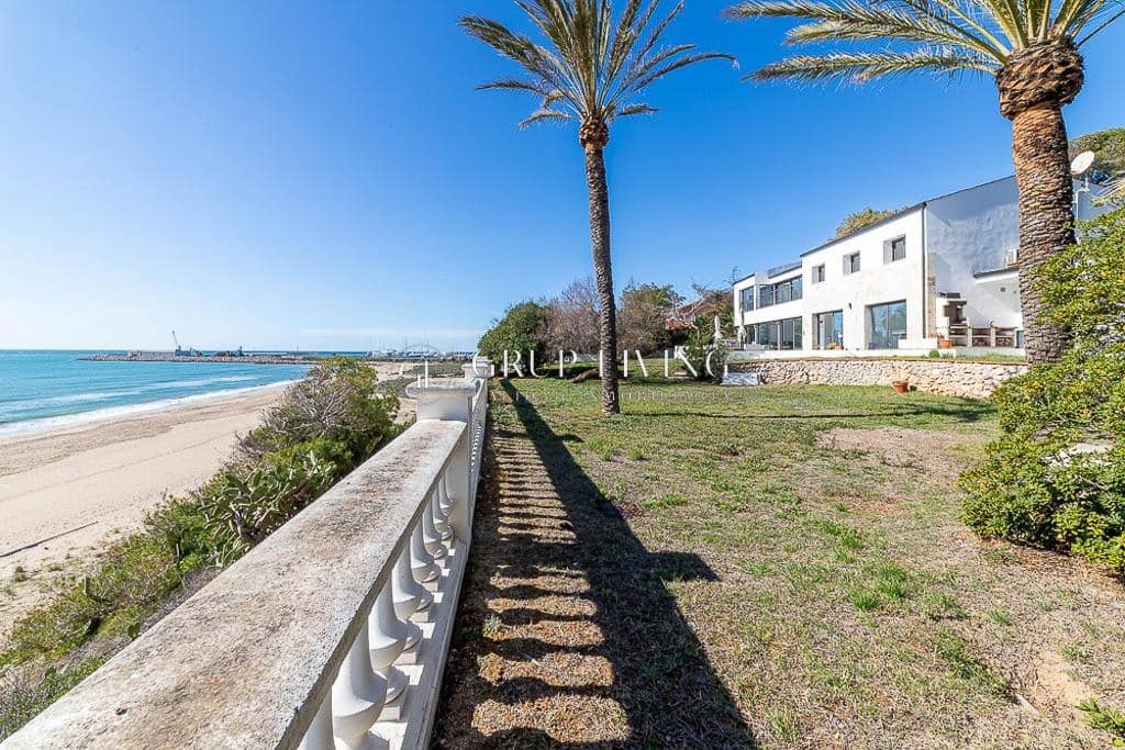 5 soveværelse Villa til leje i Vilanova i la Geltru med garage - € 8.000 (Ref: 8138817)