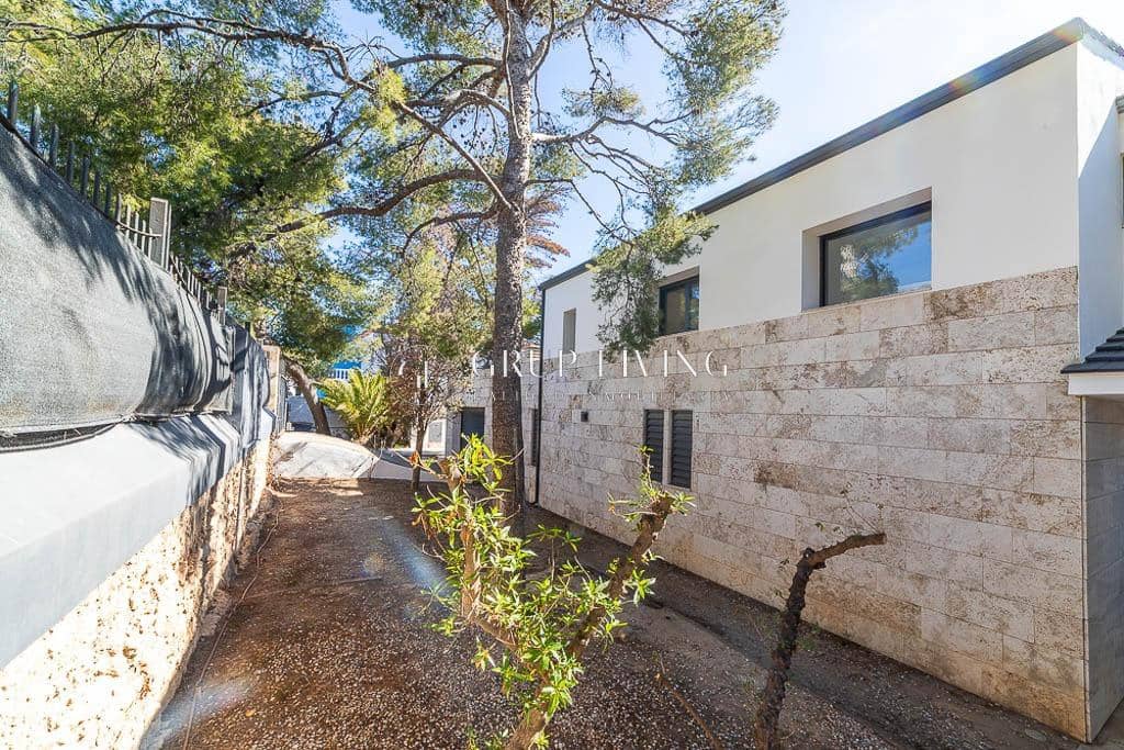 5 soveværelse Villa til leje i Vilanova i la Geltru med garage - € 8.000 (Ref: 8138817)