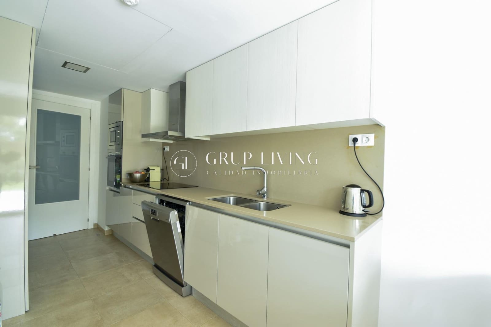 3 bedroom Flat for rent in Sitges with pool garage - € 2,250 (Ref: 8476194)