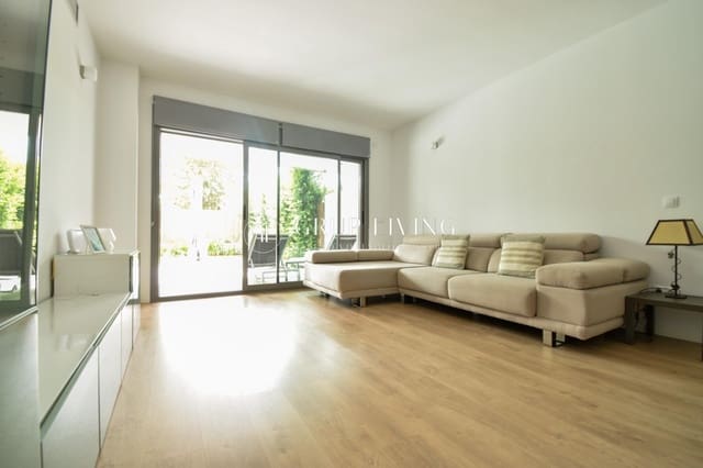 Piso de 3 habitaciones en Sitges en alquiler con piscina garaje - 2.250 € (Ref: 8476194)