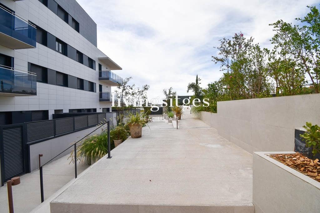 3 bedroom Flat for rent in Sitges with pool garage - € 3,500 (Ref: 8549300)