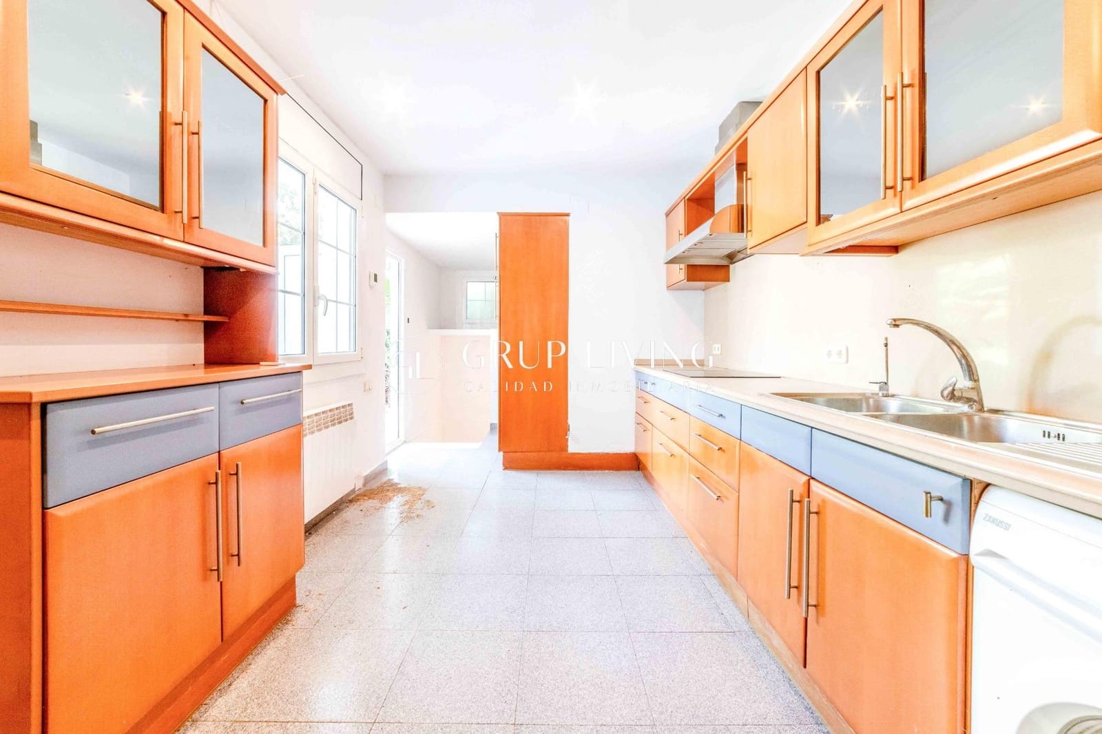 3 soveværelse Villa til salg i Vilafortuny med swimmingpool garage - € 920.000 (Ref: 8652475)
