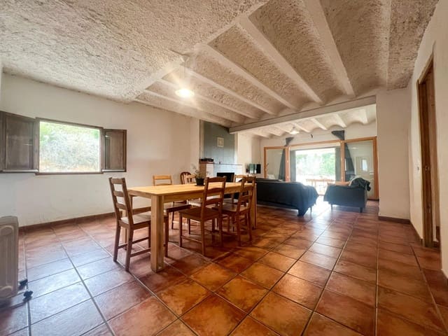 4 bedroom Finca/Country House for sale in Torrelles de Foix - € 289,500 (Ref: 8865085)