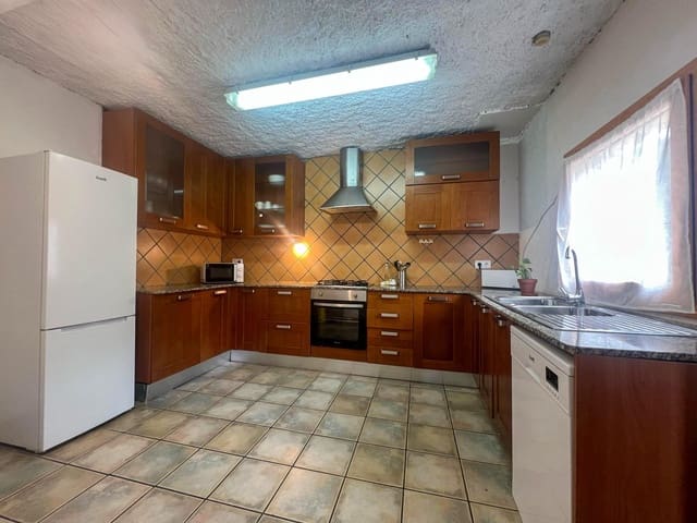 4 bedroom Finca/Country House for sale in Torrelles de Foix - € 289,500 (Ref: 8865085)