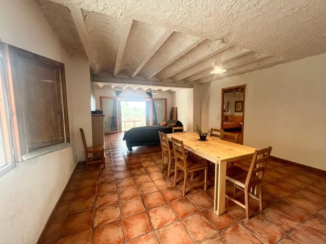 4 bedroom Finca/Country House for sale in Torrelles de Foix - € 289,500 (Ref: 8865085)