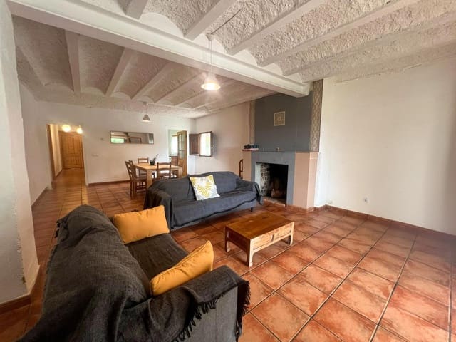 4 bedroom Finca/Country House for sale in Torrelles de Foix - € 289,500 (Ref: 8865085)