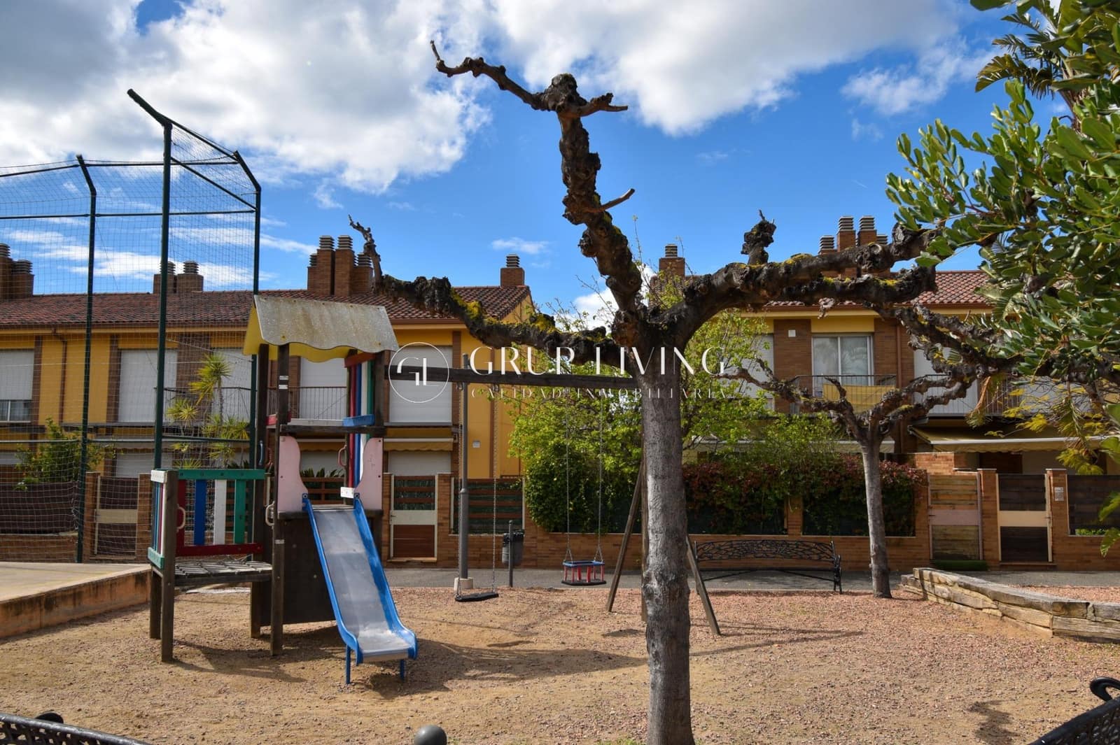 3 bedroom Semi-detached Villa for sale in Vilafortuny with pool garage - € 415,000 (Ref: 8892941)