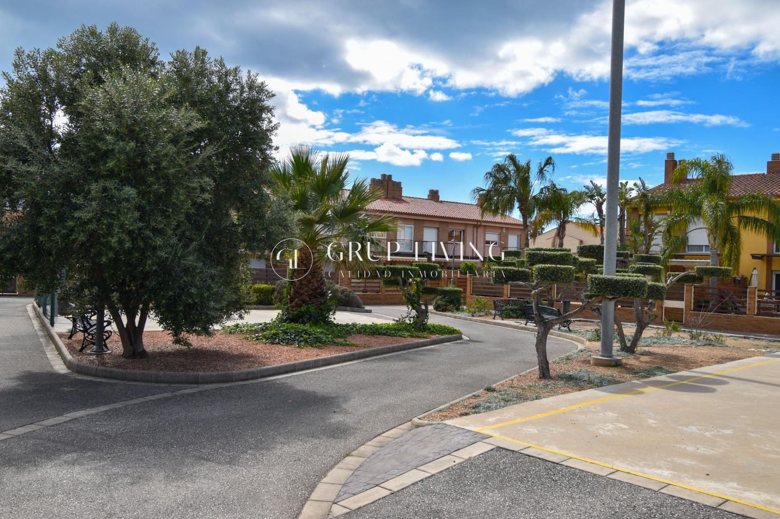 3 bedroom Semi-detached Villa for sale in Vilafortuny with pool garage - € 415,000 (Ref: 8892941)