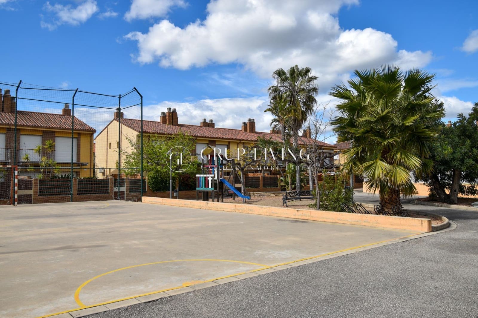 3 bedroom Semi-detached Villa for sale in Vilafortuny with pool garage - € 415,000 (Ref: 8892941)